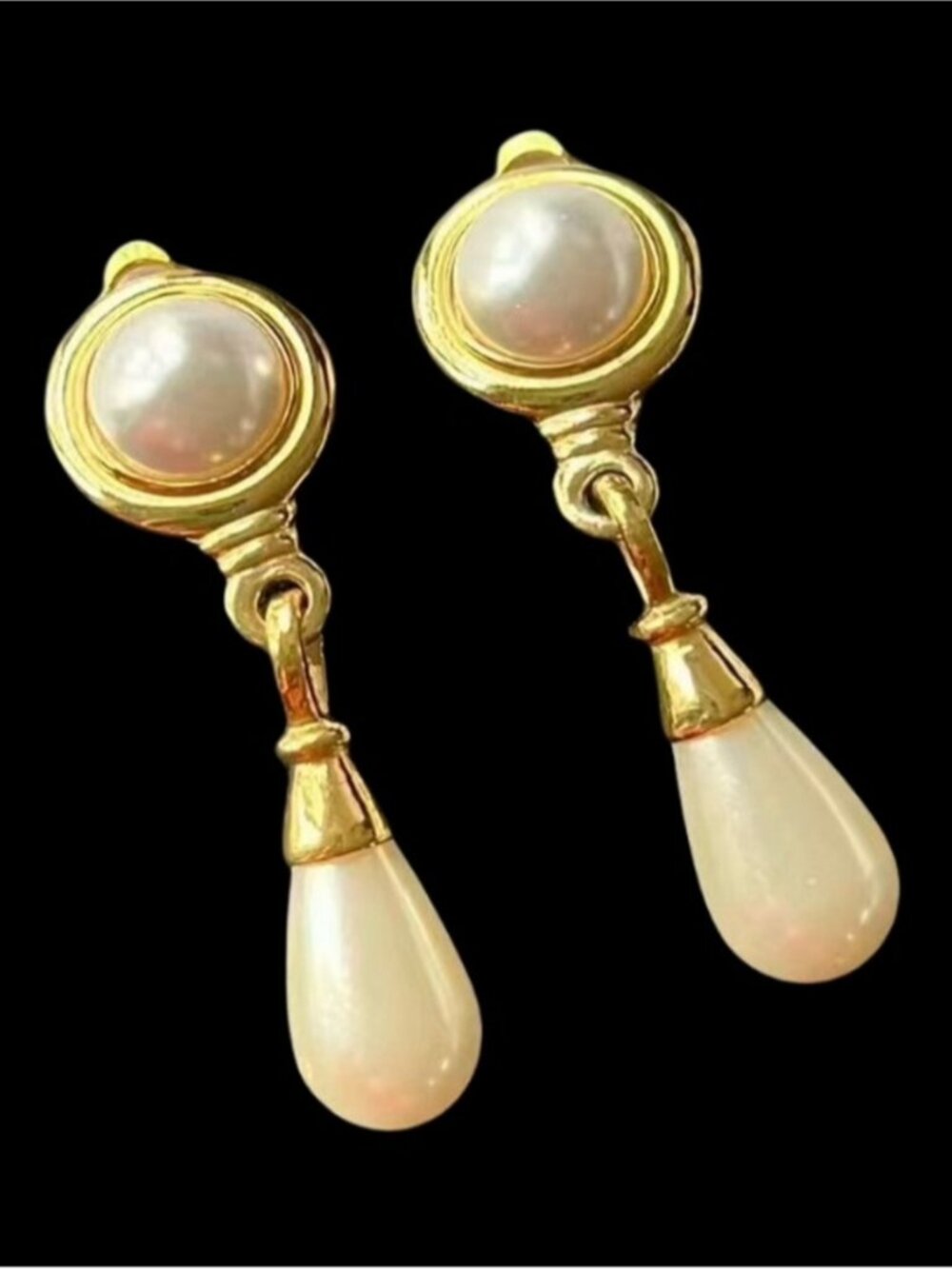 ✨Glassic Gold-Tone Pearl Drop Clip On Earrings Signed